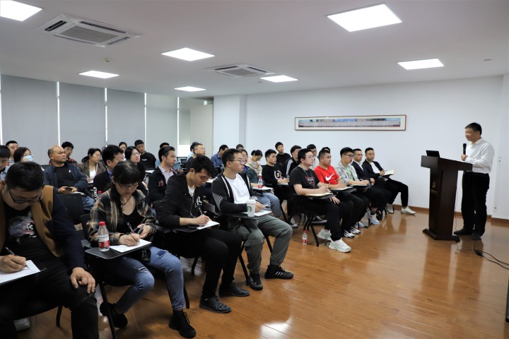 中天精誠裝飾組織開展勞務(wù)管理培訓(xùn)