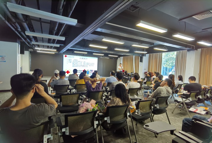 關(guān)愛生命，“救”在身邊 ——中天精誠裝飾進(jìn)行紅十字會救護(hù)員培訓(xùn)活動