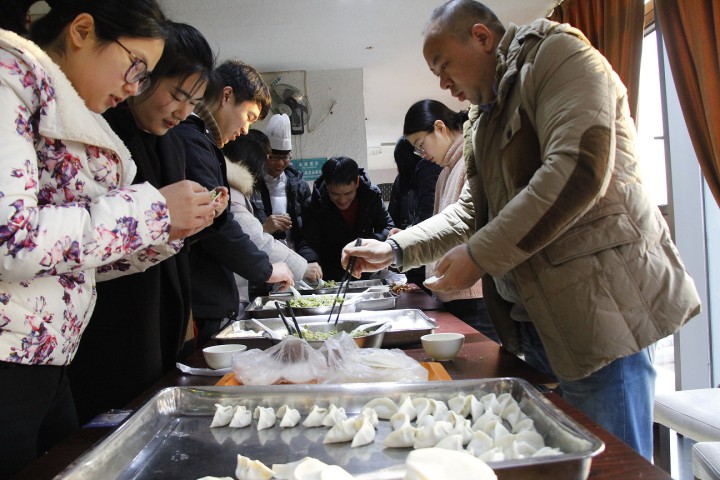 中天裝飾集團舉辦迎新春游園會和廚藝大賽活動