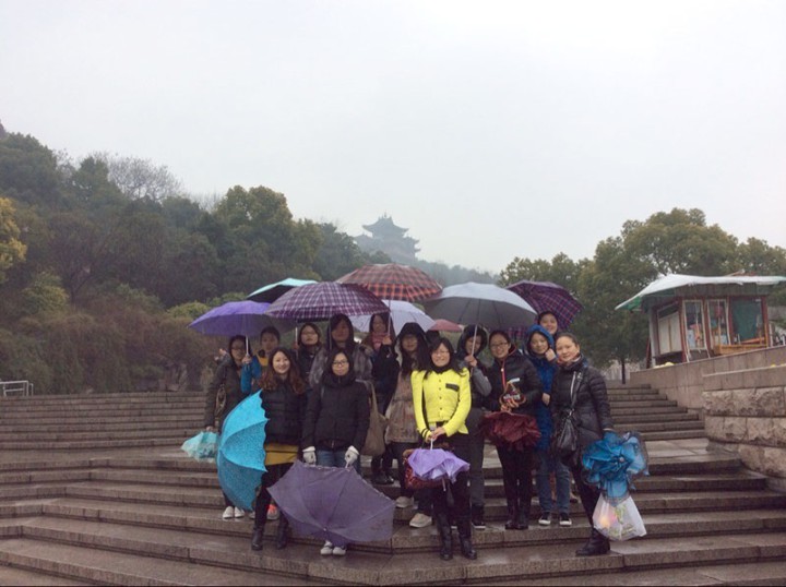 裝飾集團開展 “三八”婦女節登山活動