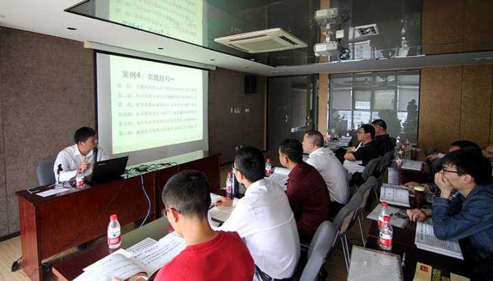 裝飾集團(tuán)組織召開2017年第一次項(xiàng)目勞務(wù)糾紛預(yù)防及處理培訓(xùn)