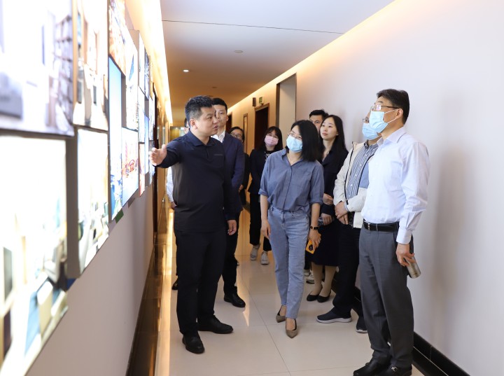 杭州市上城區區委常委黃利文一行赴中天精誠裝飾走訪調研