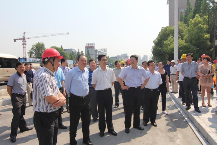 杭州市委書記黃坤明調(diào)研地鐵1號(hào)線閘弄口站裝飾工程