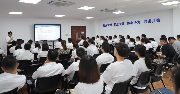 中天精誠裝飾召開制度學習宣貫會
