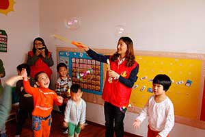 裝飾集團“慈善日”開展關愛智障兒童志愿者活動