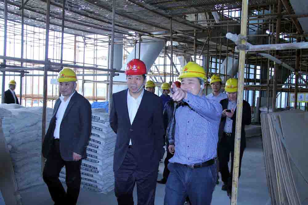 控股集團(tuán)董事長樓永良到裝飾集團(tuán)檢查指導(dǎo)工作