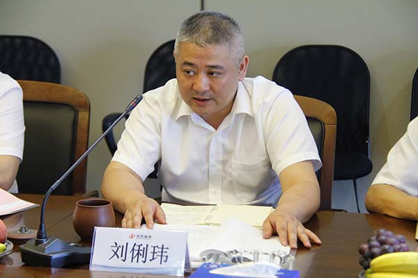 控股集團(tuán)董事長助理徐慧泉一行到裝飾集團(tuán)慰問、檢查