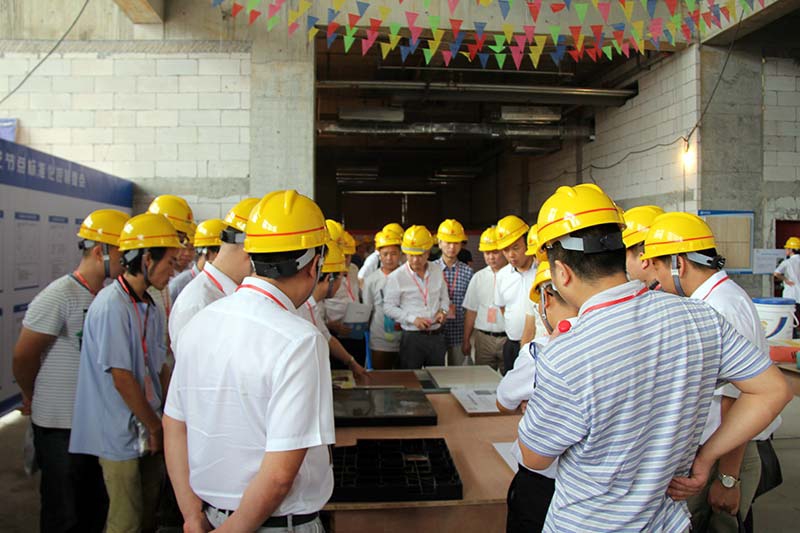 裝飾集團召開工程管理現場會暨半年度工作總結會議