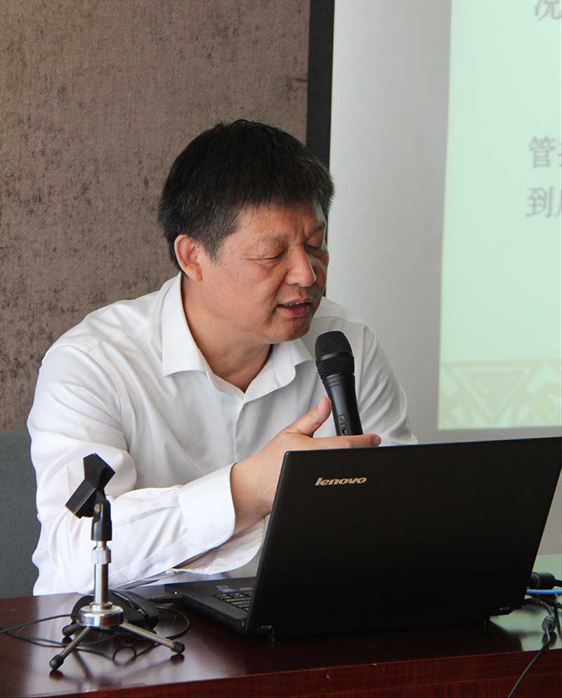 裝飾集團組織召開2017年第一次項目勞務(wù)糾紛預(yù)防及處理培訓(xùn)