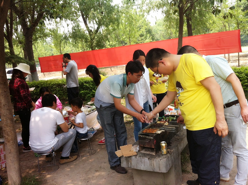 第二分公司開展戶外燒烤活動