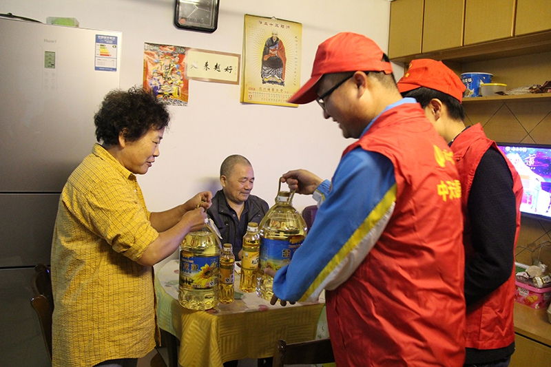 中天集團慈善行動日，我們為貧困、空巢家庭送溫暖