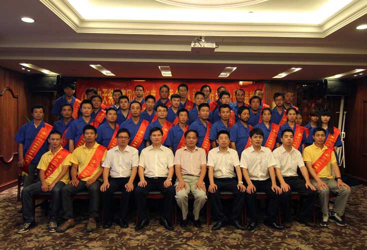 裝飾集團(tuán)隆重表彰2012年度“優(yōu)秀務(wù)工人員”和“優(yōu)秀安全員”