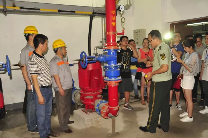 2015年度“創(chuàng)人民滿意消防隊(duì)伍”新聞發(fā)布會在中天消防項(xiàng)目部召開